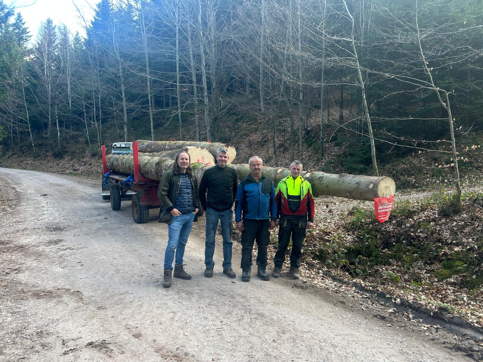Bild von Leuten im Wald der Mooswaldgenossenschaft Ödsbach